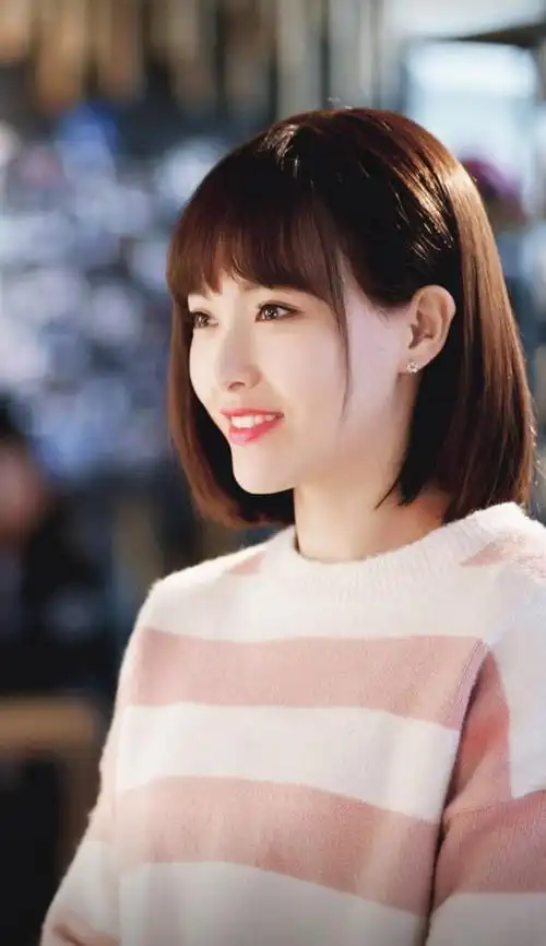 唐嫣剪了两款短发一款老了十岁另一款秒变十八