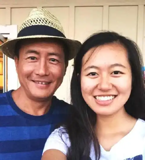 在家里静静等了一天,也没有看到爸爸回来,高亦心开始哭闹,在高曙光