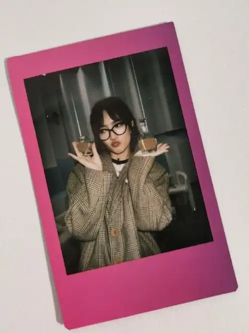 孟佳自拍 天然的松弛感