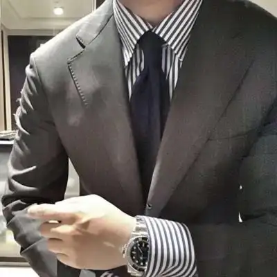 禁欲系高冷西装革履男生头像