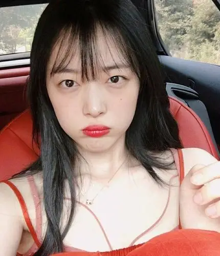 雪莉男装也好帅啊,果然有颜真的可以很任性