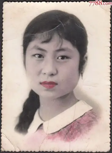 五十年代手工上色大辫子美女照片