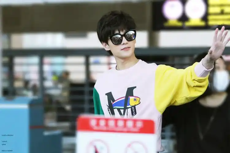 杨洋20160508 重庆飞北京 - 堆糖,美图壁纸兴趣社区