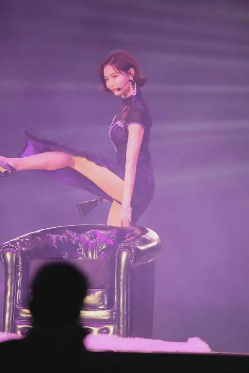 许佳琪旗袍造型惊艳全场女性知性典雅在她身上体现得淋漓尽致