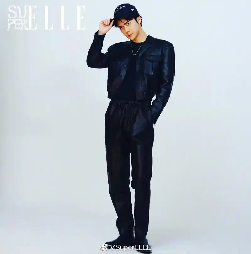 灿烈和世勋相互夸赞,画报拍摄展示十足默契