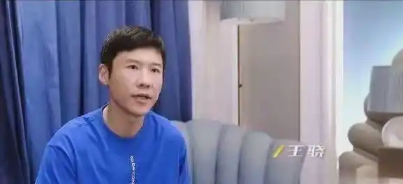 张彬彬说"在嘉行对我一见钟情的时候,那个时候我还是个大学生",他演过