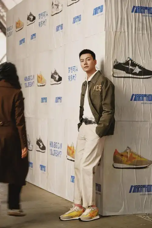 陈伟霆飞行夹克造型