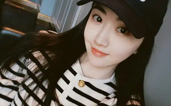 景甜学院风套装甜笑清纯似学生妹_唐人堂