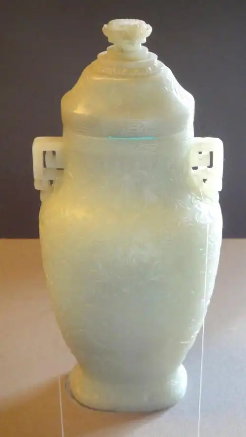 通过对精品,真品长时间的观察和"养眼",同样会对玉器的玉质,产地,工艺