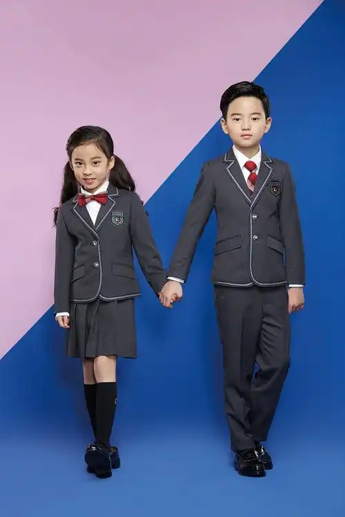 小学生校服定制款式多样