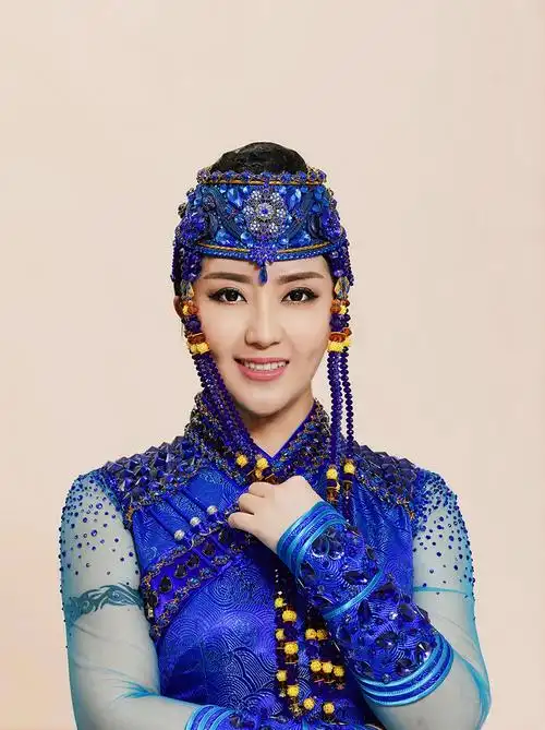 歌手"格格"民族服亮相,美美哒格格!