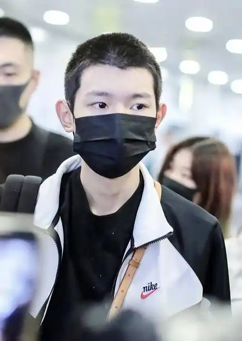 tfboys名存实亡,三小只单飞五年后,差距太大令人唏嘘_王俊凯_王源_易