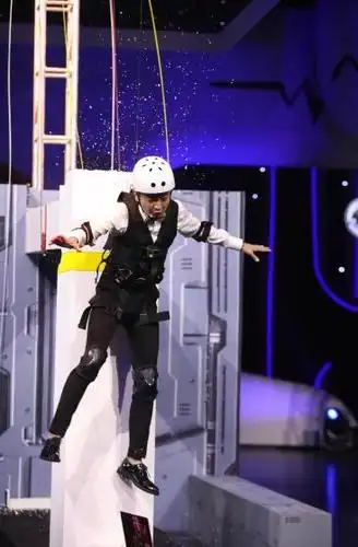 加油小尼穿西装拒吊威亚学霸唱神曲反被嘲