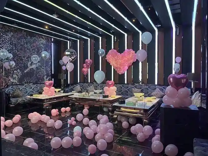 ktv包厢生日表白布置