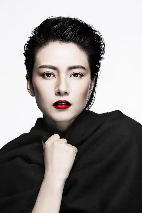 高圆圆示范女生大背头发型冷艳迷人