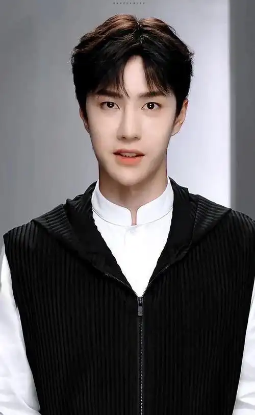 王一博壁纸:我爱的少年他眼眸干净笑的明亮,他单纯美好赤诚善良