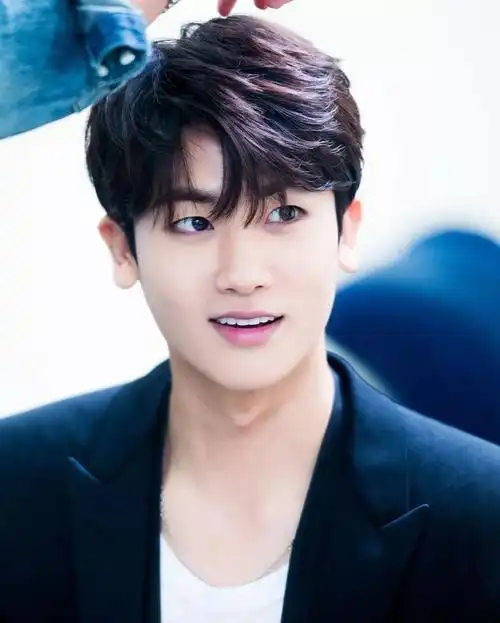 男士剪刘海发型,有哪些选择?这5种风格值得尝试