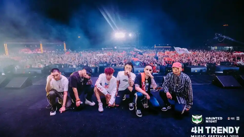 4h成都站高清图大放送!新老rapper竟都爱它?