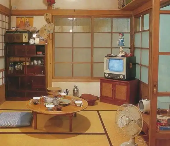 从"樱桃小丸子"新中产到"小偷家族"新阶层:当代日本的过去与现在_昭和