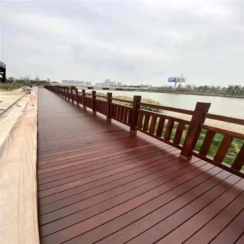 红菠萝格造型户外木扶手 红菠萝格河道栏杆防腐木扶手-阿里巴巴