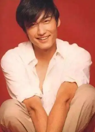 中国首席男模胡兵因太帅被英国富婆相中今49岁荷尔蒙魅力满满