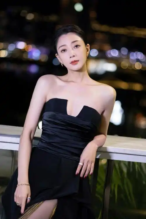 殷桃暮色大片 清雅之姿令人难忘|倩影_网易订阅