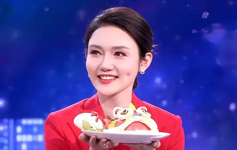 原创2024中国诗词大会开播龙洋主持终获认可主持3届春晚完成了自我