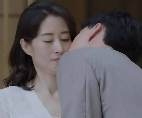 46了还演吻戏,而且有三条感情线,刘敏涛的戏路又有了新突破