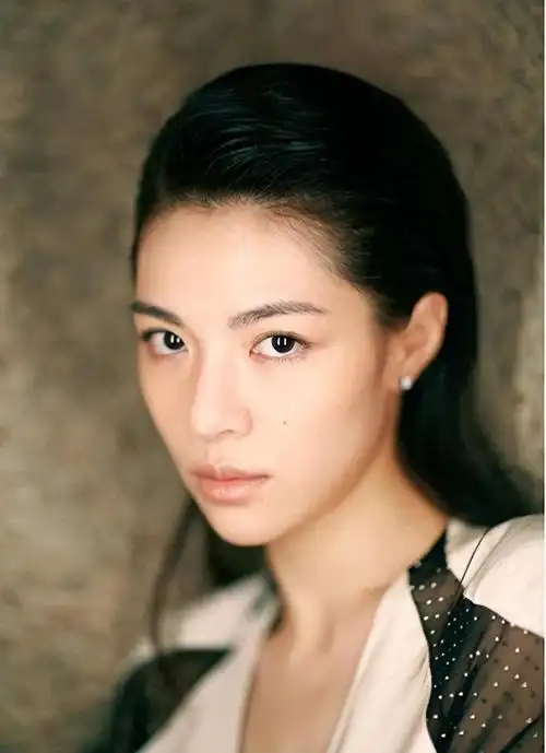 钟楚曦的大佬背后揭秘马云成龙为何力捧这位新星