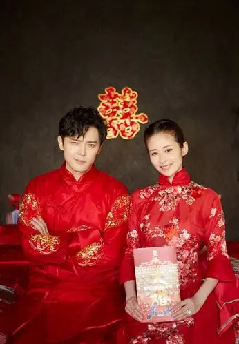 付辛博颖儿中式礼服甜美结婚照图片