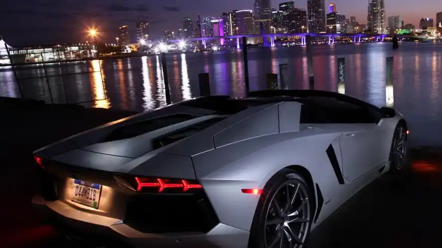 兰博基尼城市夜间壁纸壁纸