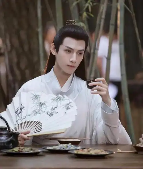 古装剧男主们请先去练练最重要的仪态问题吧