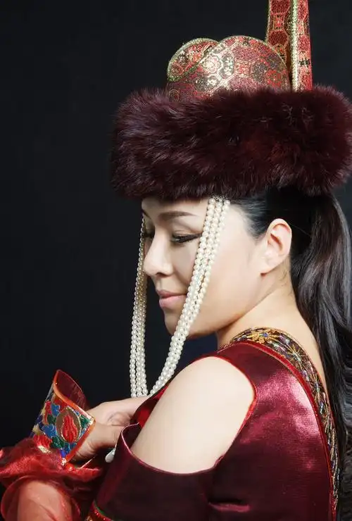 data-lemmaid="3408979">呼伦贝尔市 /a>海拉尔区,中国蒙古族女歌手