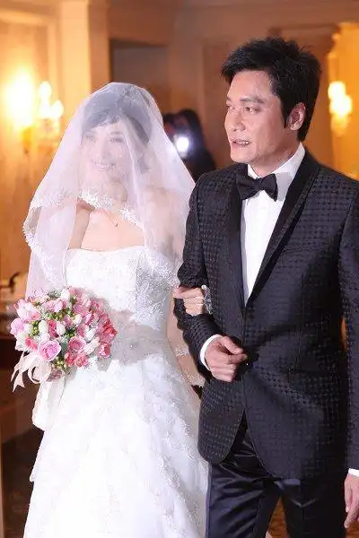 罗嘉良:今日(12月12日)大婚,婚礼现场