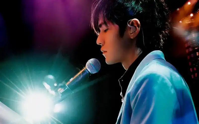 p>周杰伦(jay chou),1979年1月18日出生于台湾省新北市,祖籍福建省