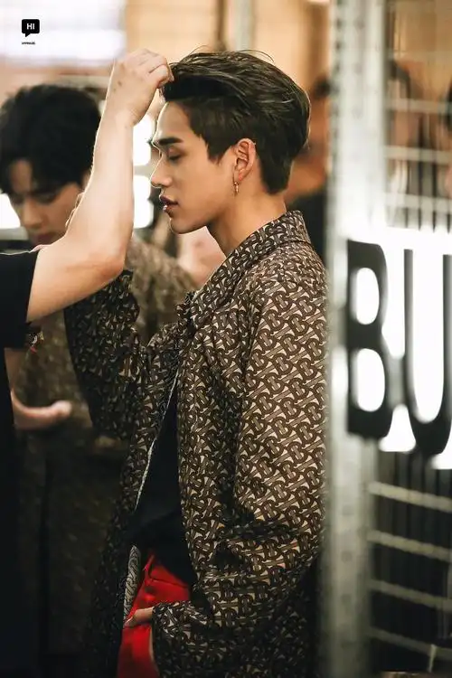 0401感叹一下黄旭熙的侧脸