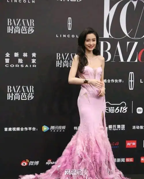 杨颖|抹胸|礼服|羽毛裙_网易订阅