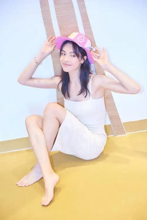 钟楚曦玩转篮球写真