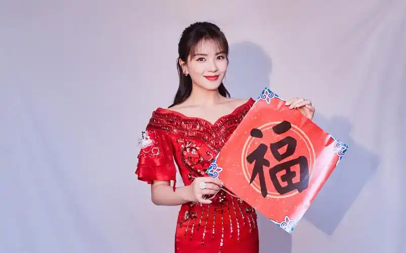 分享一组刘涛图片给大家,图中的明星图片壁纸会点缀你的电脑桌面,美化