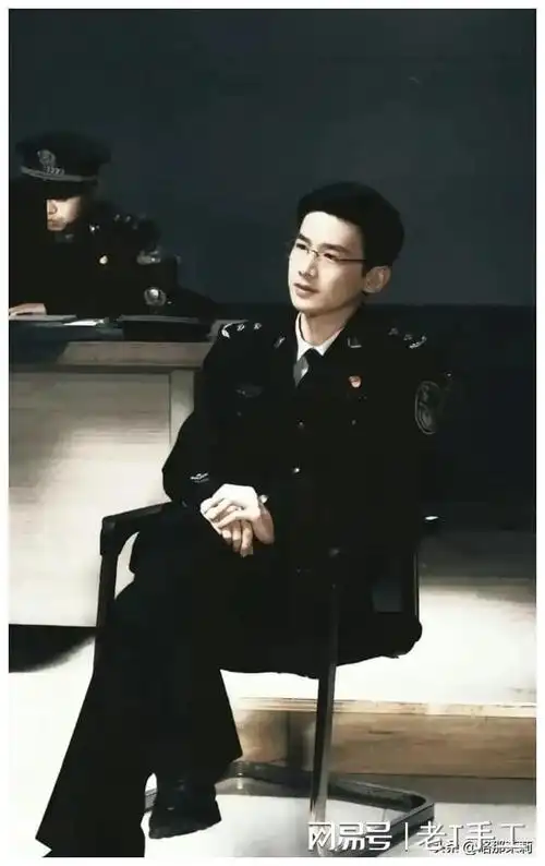 帅炸了娱乐圈男神白敬亭强烈建议把制服焊在身上