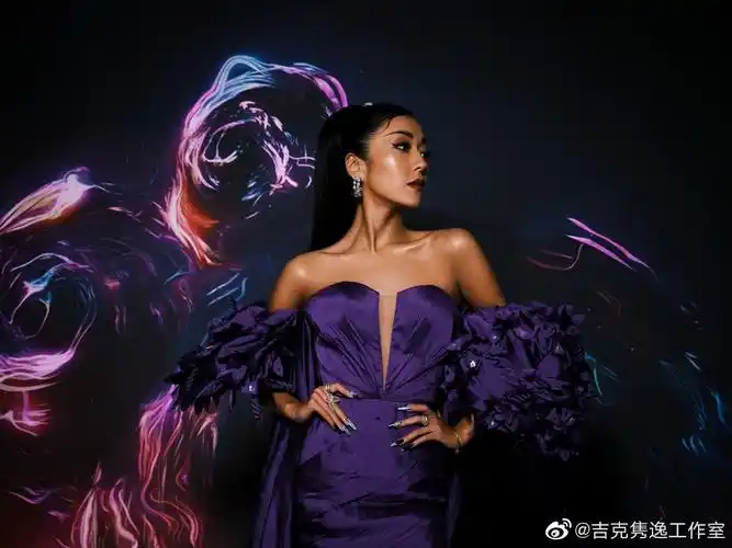 吉克隽逸紫色礼服深邃与神秘并存霸气与华丽兼具明星美女图片