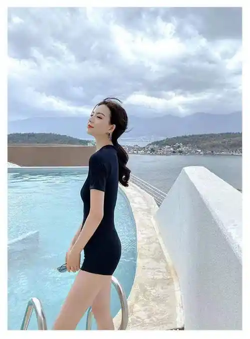 风海 泳衣女泡温泉保守遮肚子显瘦运动连体游泳衣女学生防走光遮肉