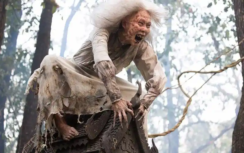 一口气看恐怖片《鬼屋》,岛国女鬼在泰国坑了美国人