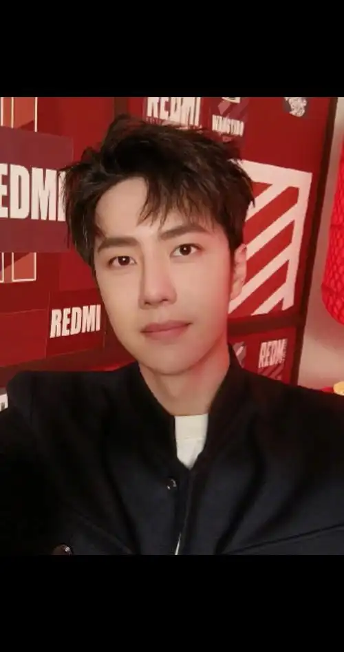 比帅图更有杀伤力的是女友视角和自拍照#王一博 #热烈 #电影 - 抖音