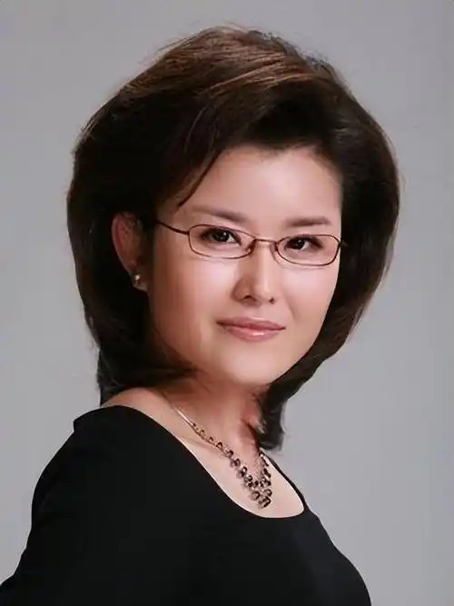 央视女主持王宁:"文学是我生命的底色",莫言也曾为她撰文_节目_养生堂