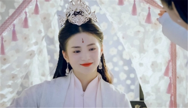 穿越文:特工弃妇怒闯入朝堂"我肚子里的球在踢我!"邪王愣了