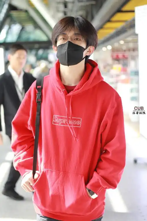 易烊千玺穿白大褂制表##易烊千玺皮衣街拍##易烊千玺积家全球代言人