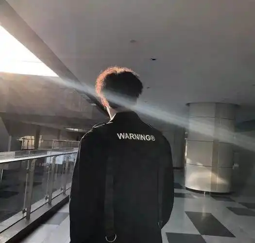 换季穿搭怎么穿?受妹子欢迎的穿搭,锡纸烫小哥哥来教你