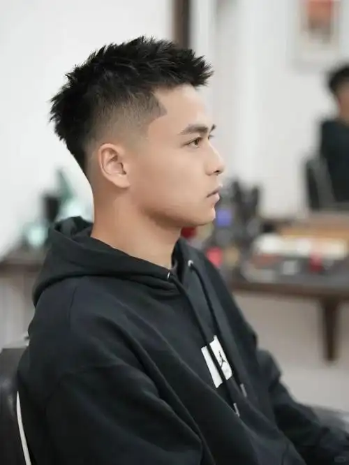 男生别留"锅盖头"发型了,这3款短发更适合夏天,清爽又帅气|寸头|刘海