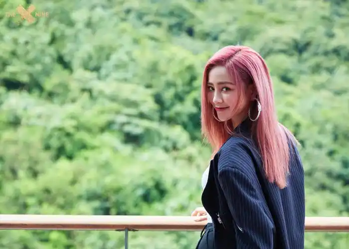 the9谢可寅黑色西服性感图片